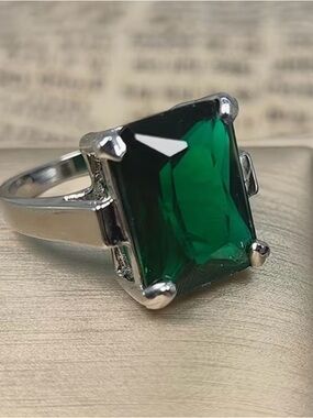 💚 Emerald Green 5 Carat Square-Cut Crystal & Silver Ring 💚